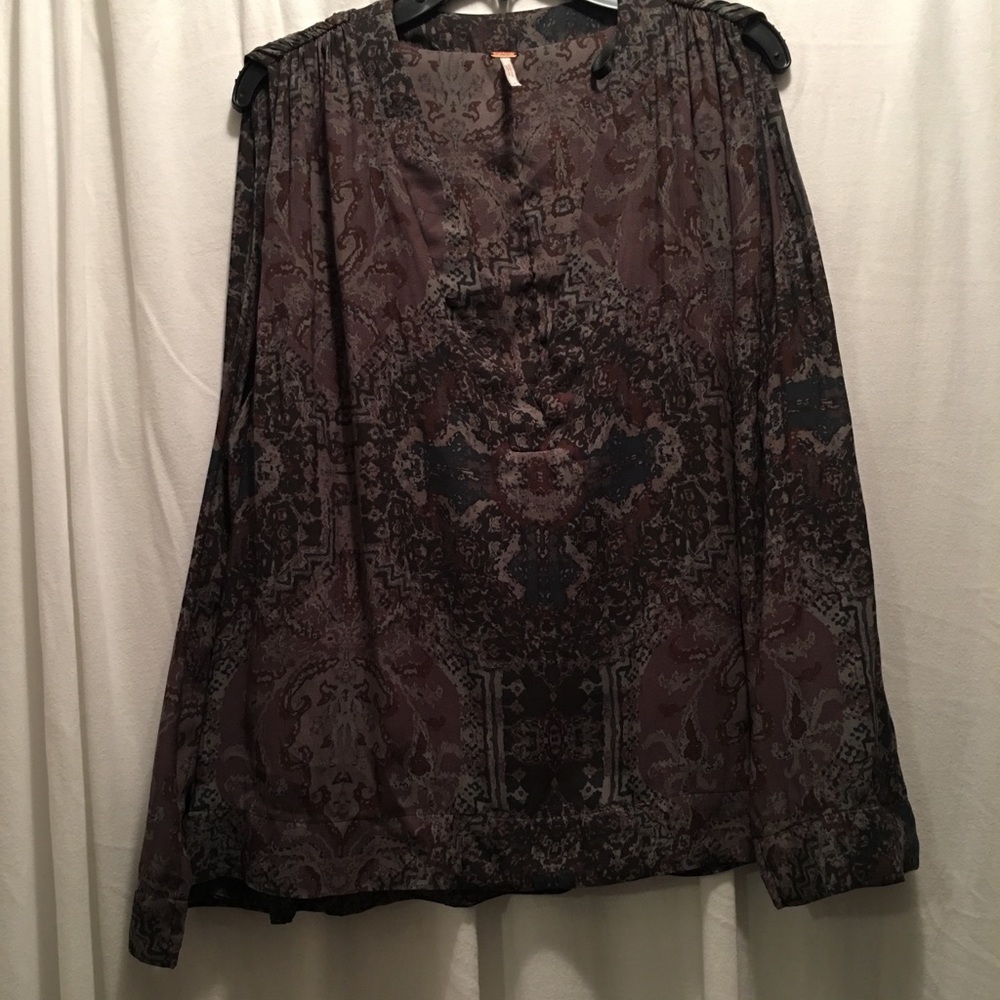 Free People sleeveless blouse size small